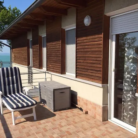 Διαμέρισμα Napos Terasz Apartman